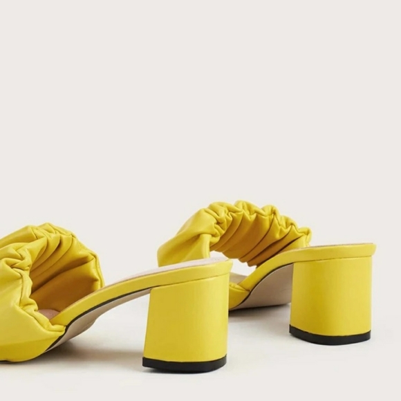Yellow sandals - Picture 4 of 7